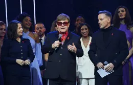 Elton John xác nhận bị mất thị lực