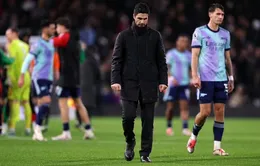 VAR "ngáng đường", Arsenal tự làm khó trong cuộc đua vô địch Ngoại hạng Anh!