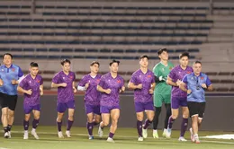 Đội tuyển Việt Nam bước vào buổi tập đầu tiên trên sân Rizal Memorial