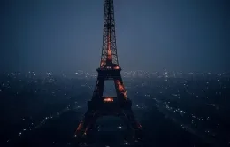 Cháy trên Tháp Eiffel ngay trước thềm Giáng sinh, hàng nghìn người phải sơ tán