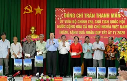 Chủ tịch Quốc hội Trần Thanh Mẫn thăm, tặng quà Tết tại tỉnh Hậu Giang