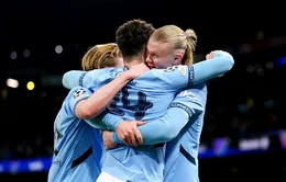 Man City ngược dòng vào vòng play-off Champions League