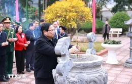 Thủ tướng Phạm Minh Chính dâng hương tại Nhà tưởng niệm Chủ tịch Hồ Chí Minh với chiến dịch Biên giới