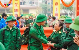 Thanh niên cả nước hăng hái lên đường nhập ngũ