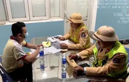 Xử phạt tài xế xe khách không bằng lái, điều khiển xe đi ngược chiều cao tốc