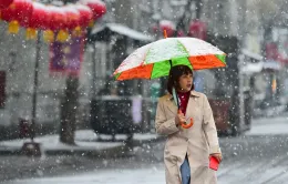 Miền Đông Trung Quốc hứng chịu bão tuyết và nắng nóng kỷ lục