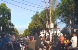 Nam thanh niên đánh tới tấp người đàn ông sau va chạm giao thông ở Đồng Nai