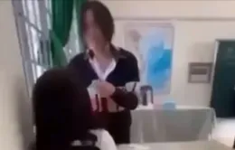 Đình chỉ học 1 tuần nữ sinh mang dụng cụ chích điện vào lớp doạ bạn