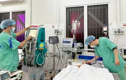 Cứu sống bé 7 tuổi viêm cơ tim cấp, sốc tim nặng