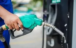 Giá xăng lên gần 21.000 đồng/lít