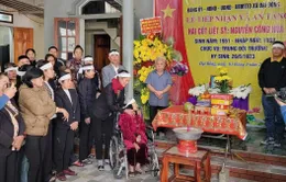 Xúc động giây phút cụ bà 104 tuổi ở Nghệ An đón hài cốt con trai liệt sĩ sau 50 năm chờ đợi