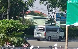 Người bán vé số bị ô tô tông tử vong khi đang chống nạng băng qua đường