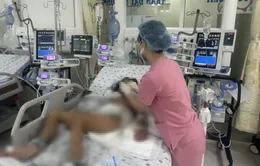 Cứu sống bé gái sốc sốt xuất huyết nặng, tổn thương gan