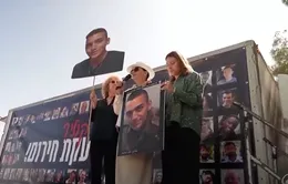 Israel: Gia đình các con tin đến biên giới truyền thông điệp yêu thương tới người thân