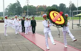Hải quân nhân dân Việt Nam báo công dâng Bác nhân kỷ niệm 70 năm Ngày thành lập