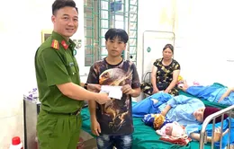 Chiến sĩ công an giúp sản phụ ''vượt cạn'' ngay trên vỉa hè lúc nửa đêm