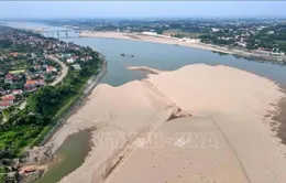 Mực nước sông Đà xuống thấp