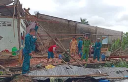 Lốc xoáy làm sập và tốc mái 24 căn nhà ở Kiên Giang