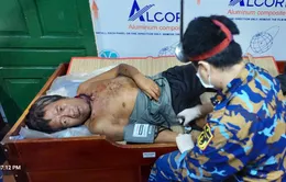 Nhà giàn DK1/10 cấp cứu kịp thời ngư dân gặp nạn