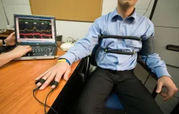 FBI sử dụng máy phát hiện nói dối để ngăn rò rỉ thông tin nội bộ