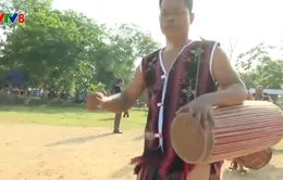Người Cơ Tu tổ chức lễ kết nghĩa chuẩn bị sáp nhập xã