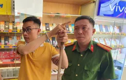 Đầu tư tiền ảo thua lỗ, quản lý cửa hàng đập phá cửa hàng trộm điện thoại