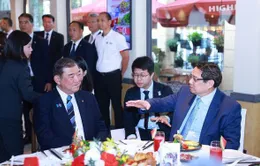 Hai Thủ tướng Việt Nam - Nhật Bản thưởng thức cà phê, tham quan Bảo tàng Lịch sử