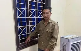 Bắt khẩn cấp phụ huynh xông vào lớp học túm tóc, hành hung cô giáo