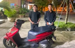 Hai thanh niên rủ nhau cướp giật dây chuyền vàng của nhiều phụ nữ đi đường