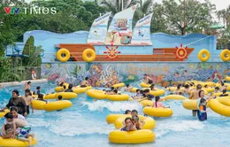Vượt hơn 100km để 'thưởng lễ' tại công viên nước lớn nhất Thủ đô