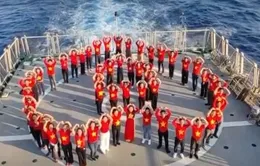 “Chuyến tàu đại đoàn kết” đưa kiều bào ra thăm Trường Sa và Nhà giàn DK-I