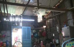 TP Hồ Chí Minh: Người dân nghèo xúc động khi được xóa nhà dột nát