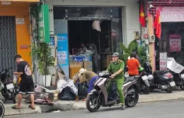 Cháy tiệm thuốc tây ở quận Tân Phú, 2 người thoát nạn