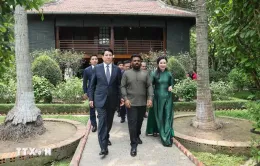 Chủ tịch nước Lương Cường và Tổng thống Sri Lanka thăm Khu di tích Chủ tịch Hồ Chí Minh
