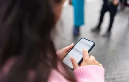Người dùng smartphone có nên sử dụng miếng dán màn hình chống nhìn trộm?