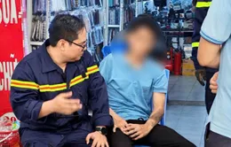 Giải cứu kịp thời nam thanh niên bất ổn tâm lý trên cầu vượt