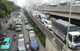 Điều chỉnh tốc độ, hướng di chuyển trên Đại lộ Thăng Long để thi công nút giao Vành đai 3,5