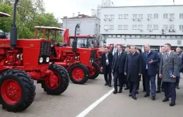 Tổng Bí thư Tô Lâm thăm Nhà máy Máy kéo Minsk