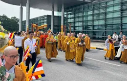 Cung rước xá lợi Phật từ sân bay Nội Bài về chùa Quán Sứ