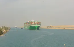 Kênh đào Suez giảm 15% phí quá cảnh