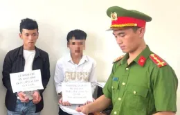Bắt giữ 2 đối tượng cầm mã tấu chém người lúc đêm khuya