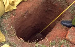 Lăng mộ vua Lê Túc Tông bị đào sâu 1,6 m và phá vỡ bia đá