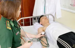 Kịp thời cứu một nam thanh niên trôi dạt trên biển