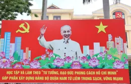 Bác vẫn cùng chúng cháu hành quân