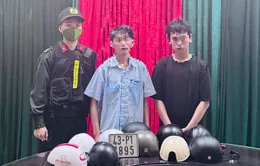 Bắt nam thanh niên chuyên trộm mũ bảo hiểm của các cặp đôi