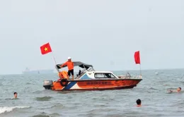 Nghệ An: Cặp đôi tử vong khi tắm biển lúc sáng sớm để lại xe ô tô trên bờ
