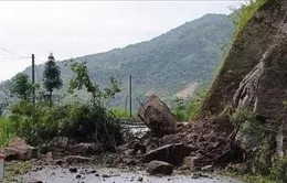 Hà Giang: Sạt nguyên quả đồi, quốc lộ chia cắt hoàn toàn sau mưa lớn