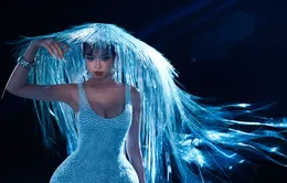 Hoa hậu Thanh Thủy làm nàng thơ trong BST “The Light of Water”