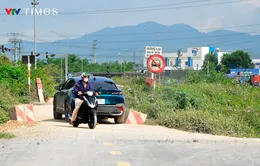 Nghệ An: Dự án đường 750 tỷ đồng dở dang, người đi đường phó mặc ‘tử thần’ qua đường ngang