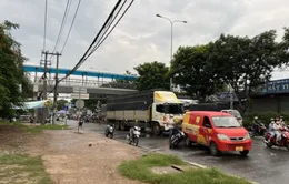 Tai nạn liên hoàn trước chợ đầu mối Thủ Đức, 2 người tử vong